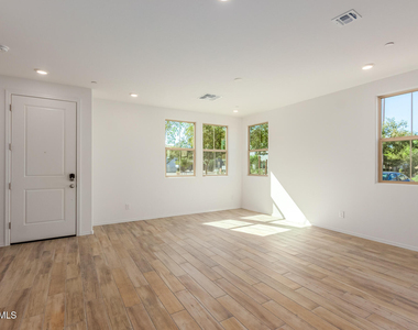 1871 E Hampton Lane - Photo Thumbnail 4