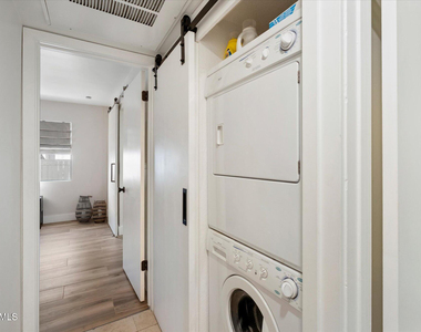 1820 E Morten Avenue - Photo Thumbnail 26