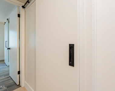 1820 E Morten Avenue - Photo Thumbnail 25