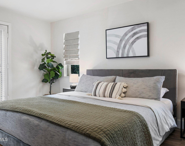 1820 E Morten Avenue - Photo Thumbnail 17