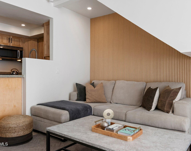 1820 E Morten Avenue - Photo Thumbnail 6