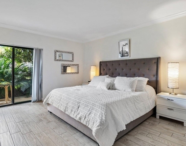 11863 Wimbledon Circle - Photo Thumbnail 9