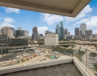 2408 Victory Park Lane - Photo Thumbnail 20
