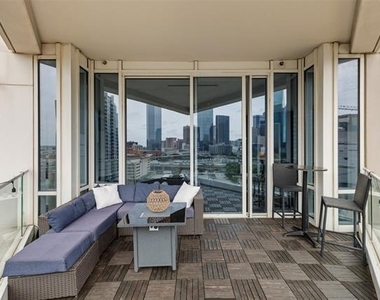 2408 Victory Park Lane - Photo Thumbnail 18