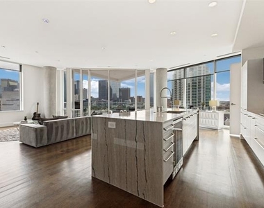 2408 Victory Park Lane - Photo Thumbnail 13