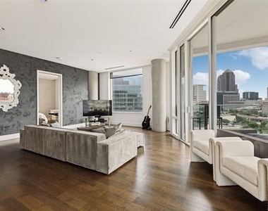 2408 Victory Park Lane - Photo Thumbnail 10