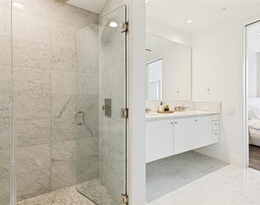 2408 Victory Park Lane - Photo Thumbnail 16