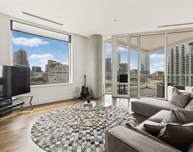 2408 Victory Park Lane - Photo Thumbnail 8