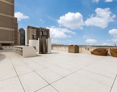 2408 Victory Park Lane - Photo Thumbnail 23