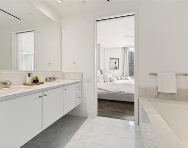 2408 Victory Park Lane - Photo Thumbnail 15