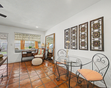 4718 N 77th Place - Photo Thumbnail 5