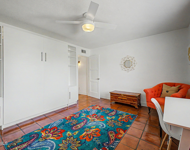4718 N 77th Place - Photo Thumbnail 14