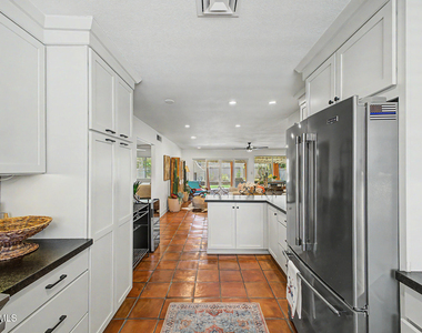 4718 N 77th Place - Photo Thumbnail 8