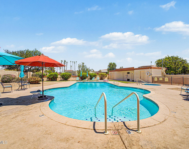 4718 N 77th Place - Photo Thumbnail 24