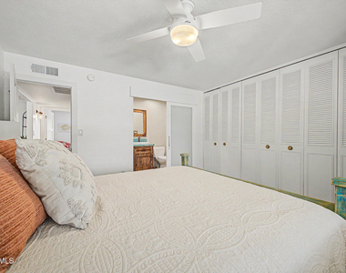4718 N 77th Place - Photo Thumbnail 11