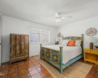 4718 N 77th Place - Photo Thumbnail 13