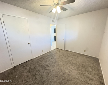 2931 E Beck Lane - Photo Thumbnail 5