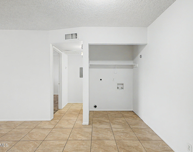 2931 E Beck Lane - Photo Thumbnail 26