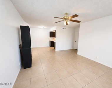 2931 E Beck Lane - Photo Thumbnail 2