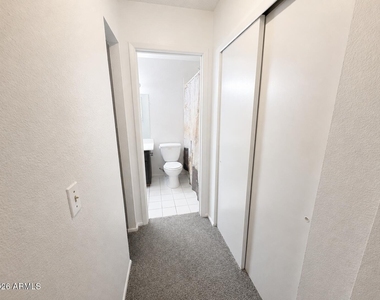 2931 E Beck Lane - Photo Thumbnail 7