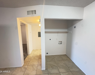 2931 E Beck Lane - Photo Thumbnail 3