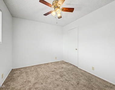 2931 E Beck Lane - Photo Thumbnail 21