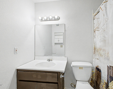 2931 E Beck Lane - Photo Thumbnail 18