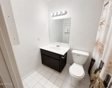 2931 E Beck Lane - Photo Thumbnail 13