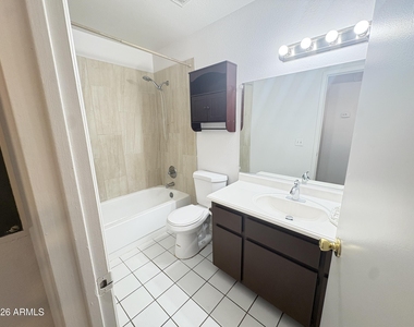2931 E Beck Lane - Photo Thumbnail 8