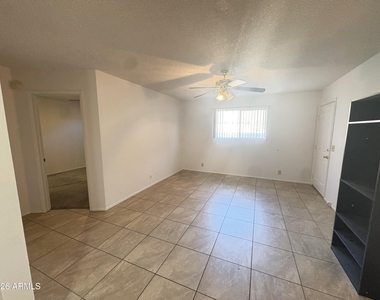 2931 E Beck Lane - Photo Thumbnail 1