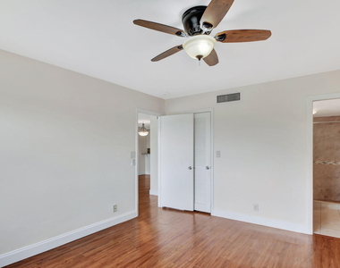 4539 Luxemburg Court - Photo Thumbnail 12