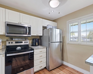 2700 Fiore Way - Photo Thumbnail 9