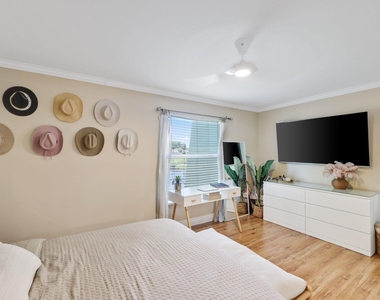 2700 Fiore Way - Photo Thumbnail 20