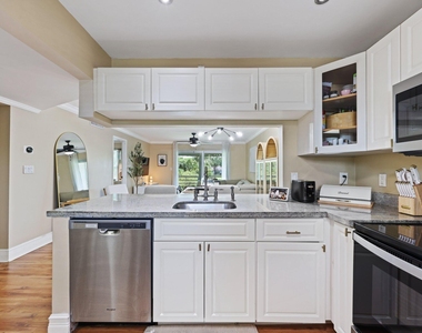 2700 Fiore Way - Photo Thumbnail 10