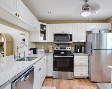2700 Fiore Way - Photo Thumbnail 8