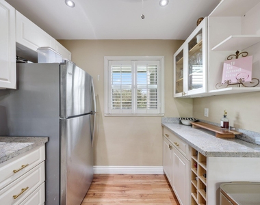 2700 Fiore Way - Photo Thumbnail 11