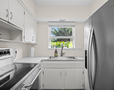 15 N Swinton Circle - Photo Thumbnail 27