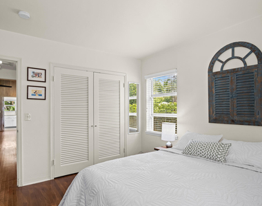 15 N Swinton Circle - Photo Thumbnail 21
