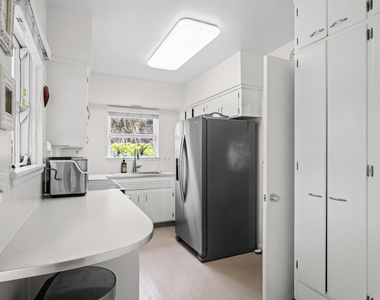15 N Swinton Circle - Photo Thumbnail 28