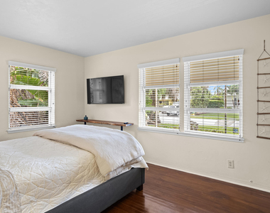 15 N Swinton Circle - Photo Thumbnail 18