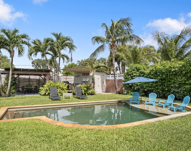 15 N Swinton Circle - Photo Thumbnail 2