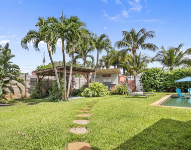 15 N Swinton Circle - Photo Thumbnail 3