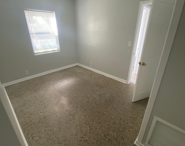 3716 Henry Avenue - Photo Thumbnail 15