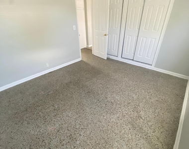 3716 Henry Avenue - Photo Thumbnail 10