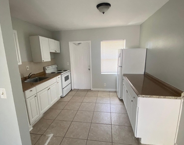 3716 Henry Avenue - Photo Thumbnail 2