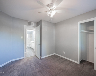 6521 N 19th Drive - Photo Thumbnail 18