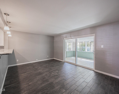 6521 N 19th Drive - Photo Thumbnail 4