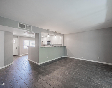 6521 N 19th Drive - Photo Thumbnail 5