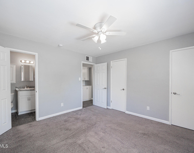 6521 N 19th Drive - Photo Thumbnail 11