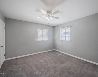 6521 N 19th Drive - Photo Thumbnail 10